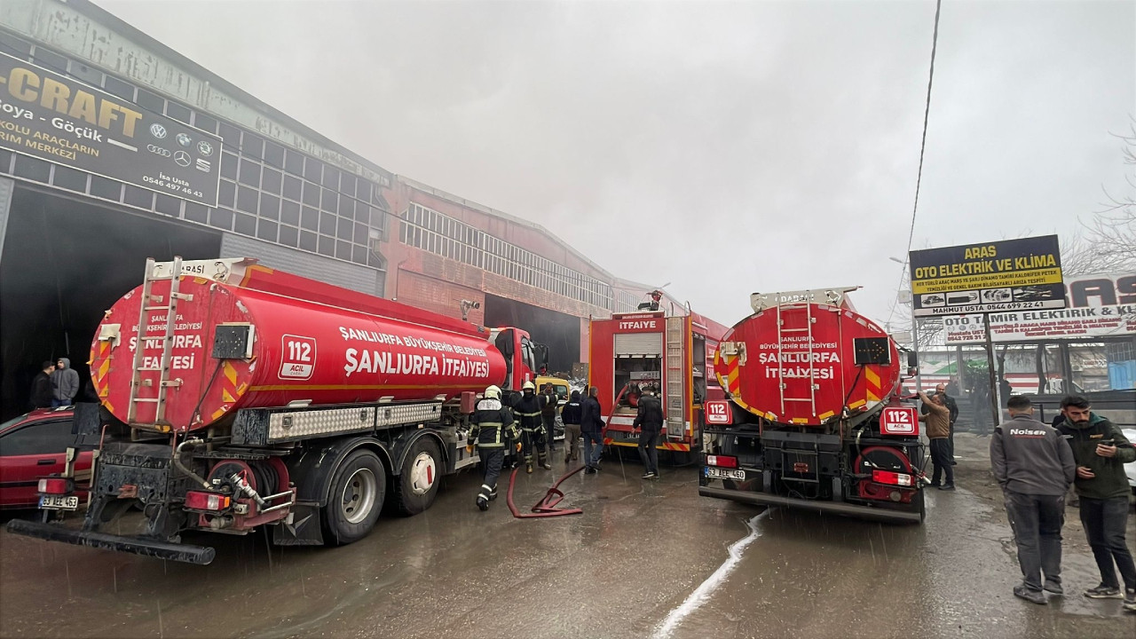 Yanıcı maddelerin bulunduğu depoda yangın