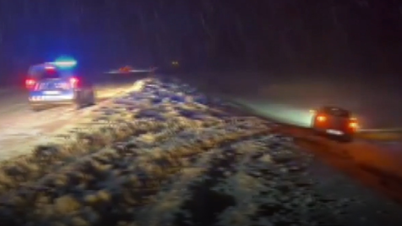 Ağrı’da korku dolu gece: Tipiye yakalanan ailenin imdadına ekipler yetişti