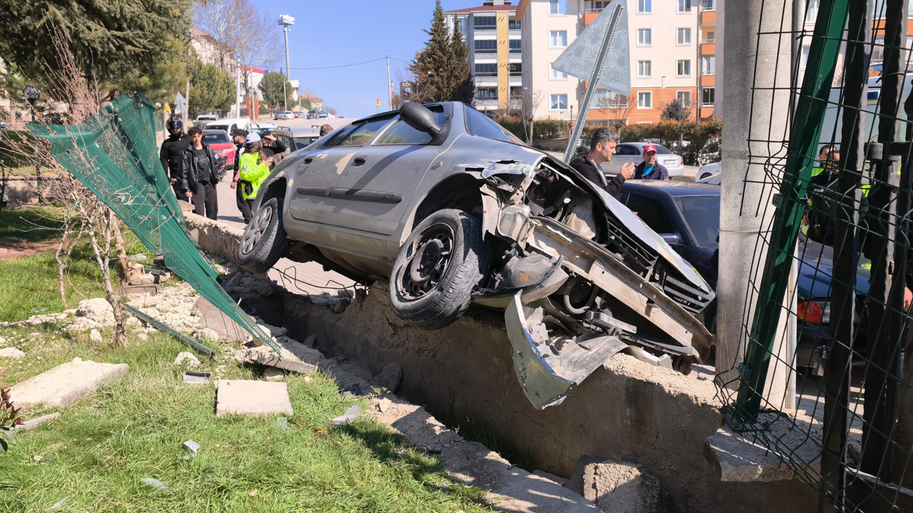 Araç kendi kendine hareket etti: Ölüm yokuş aşağıdan geldi: El ele ölüme yürüdüler