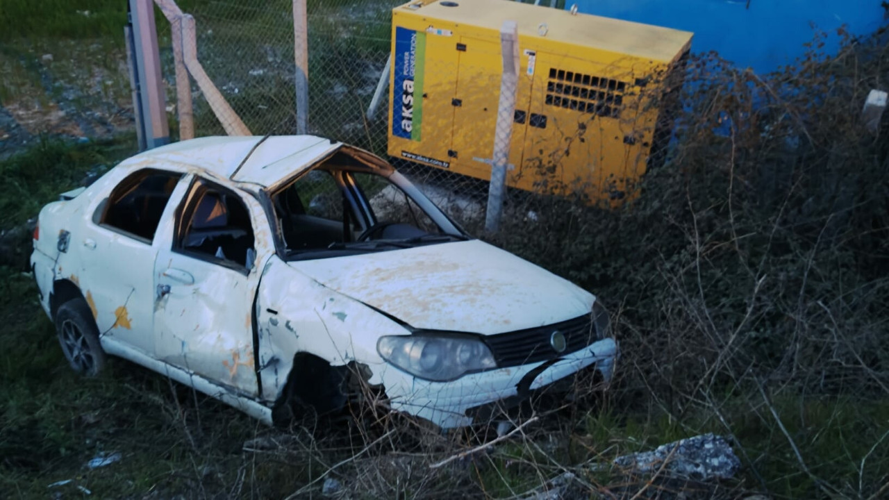 Otomobil dere yatağına devrildi: Aynı aileden 5 yaralı