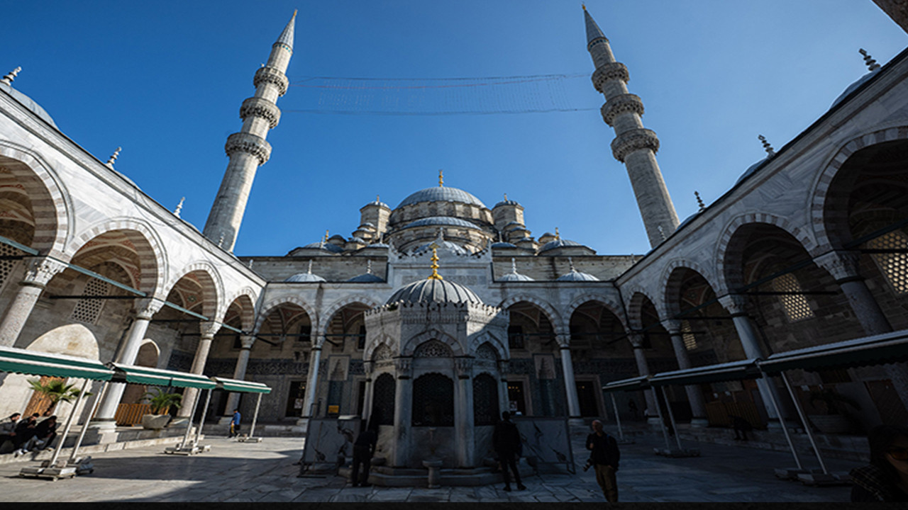 Yüzyıllara meydan okuyan silüet: Yeni Cami’nin 67 yıllık yolculuğu