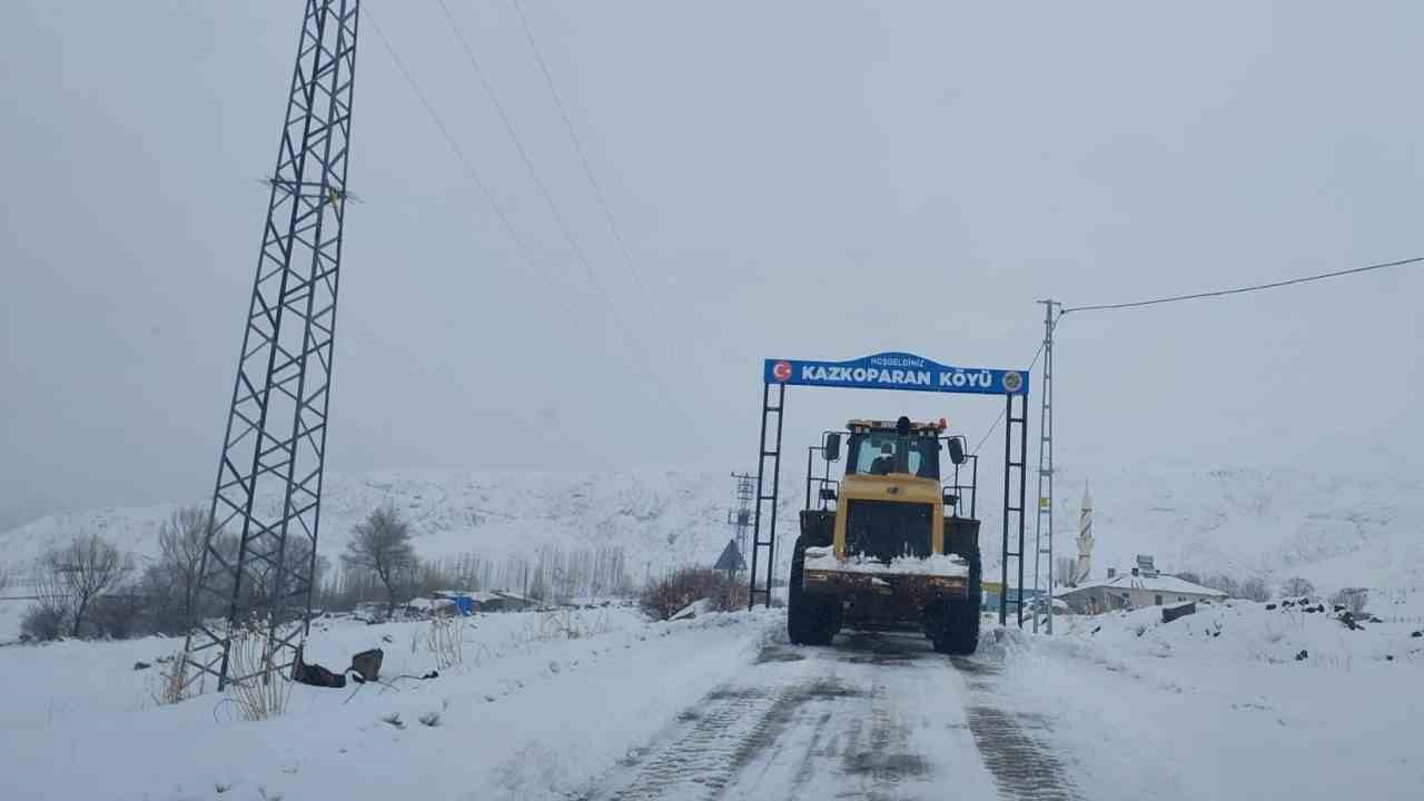 Iğdır’da karla kapalı köy yolu kalmadı
