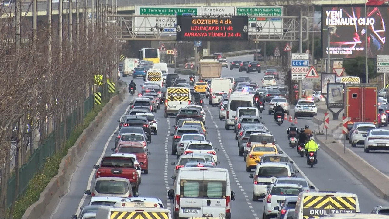 İstanbul'da haftanın ilk iş gününde trafik yoğunluğu yaşandı