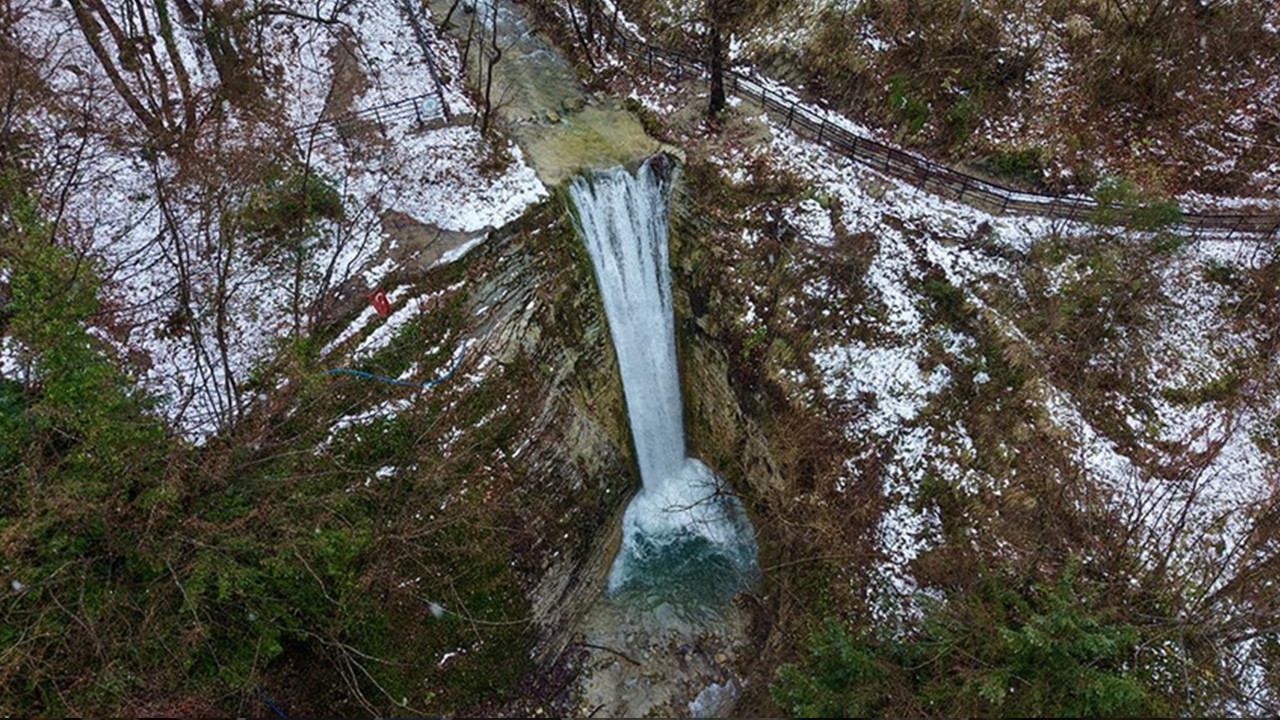 Kışın büyüsü: Sorkun şelaleleri kar altında görsel şölen sunuyor