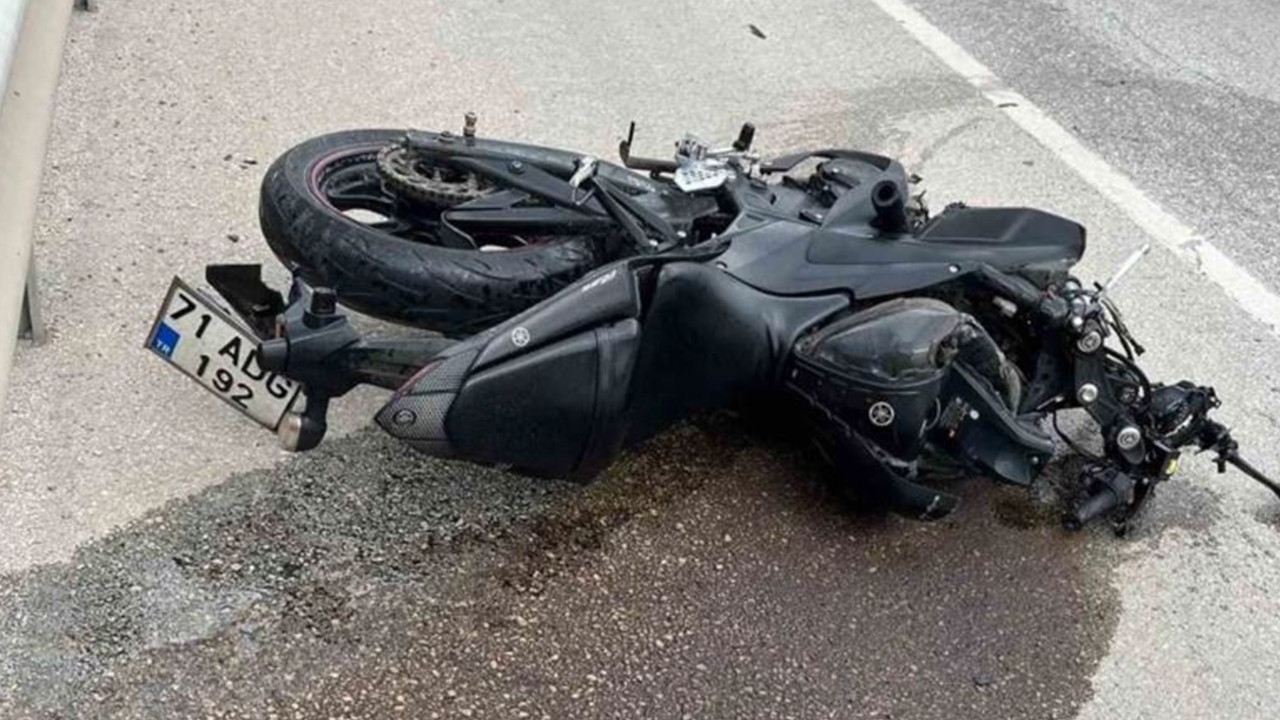 Motosiklet otomobille çarpıştı: 1 yaralı