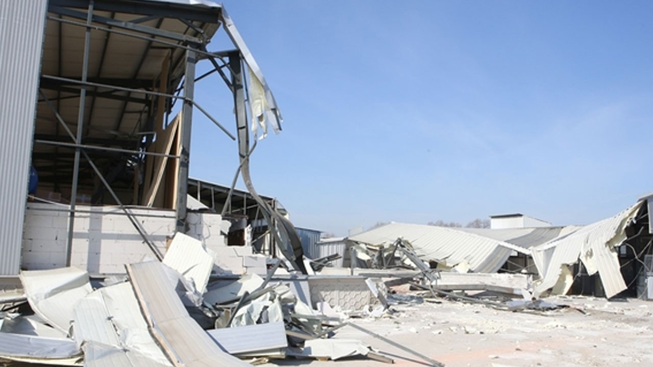 Nilüfer’de 4 kaçak bina yıkıldı