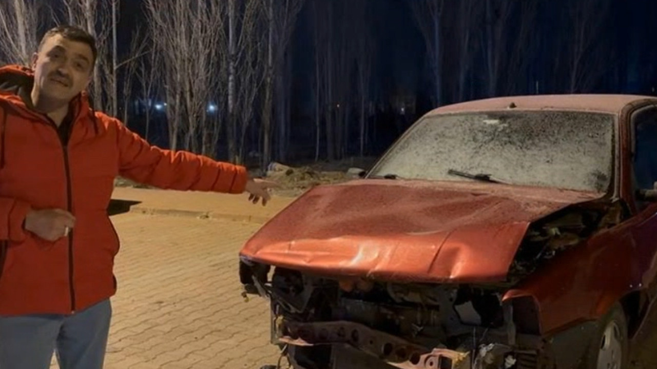 Sattığı otomobilin parasını beklerken, kazalı haliyle karşılaştı