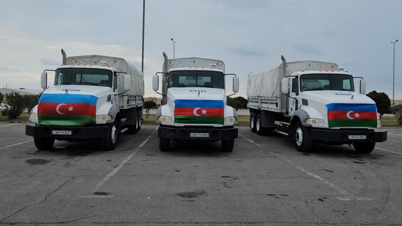 Azerbaycan İran'a insani yardım gönderdi