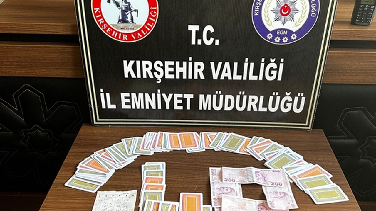 Kıraathanede kumar oynayan 4 kişiye para cezası