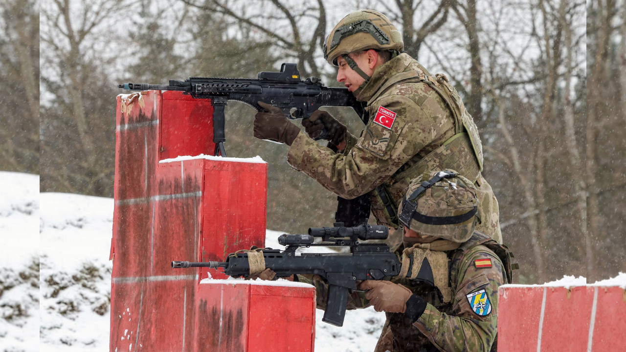 MSB de akıma katıldı: Türk ve İspanyol askerlerinden dostluk pozu