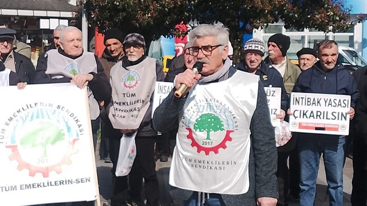 Pazar’da emeklilerden eylem: Emeklinin yüzü gülmeden bu ülkeye bayram gelmez