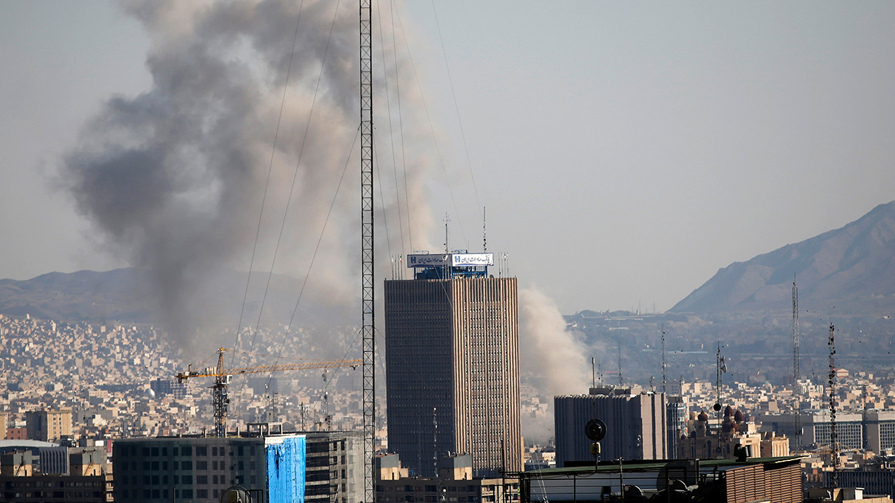 Tahran’da can kaybı artıyor: 460 kişi hayatını kaybetti