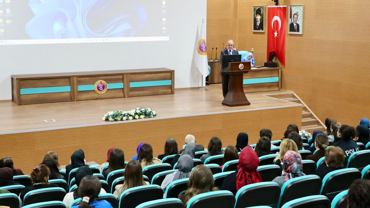 Valilik kampüsünde çalışan kadınların 8 Mart Dünya Kadınlar Günü kutlandı