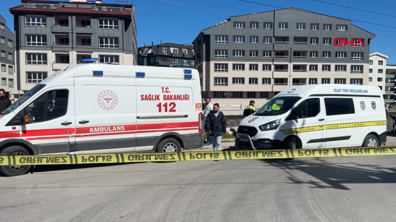 Yolcu treninin çarptığı kadın yaşamını yitirdi