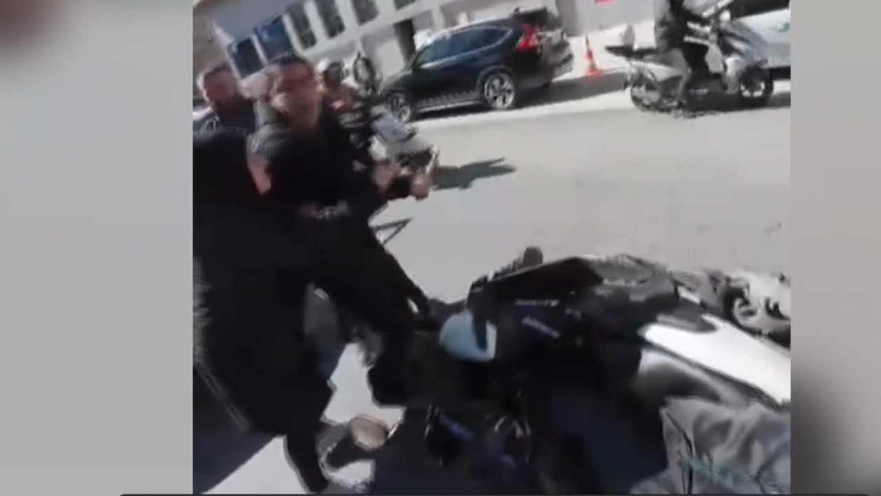 ‘Açıyorum kamerayı’ dedi: Ortalık bir anda karıştı: Esenyurt’ta yol kavgası