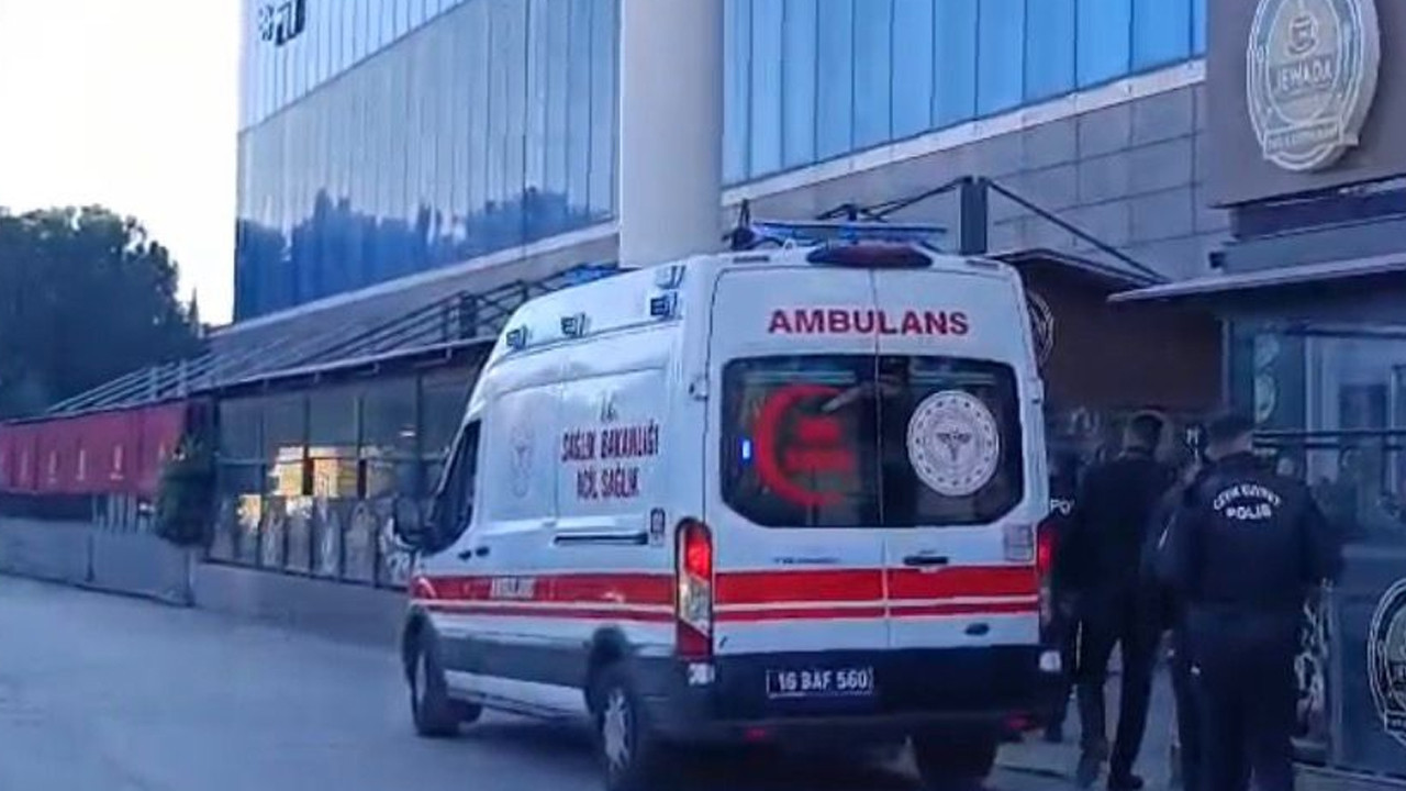 AVM’nın yemek katında korku dolu anlar: 22 yaşındaki gençten acı haber