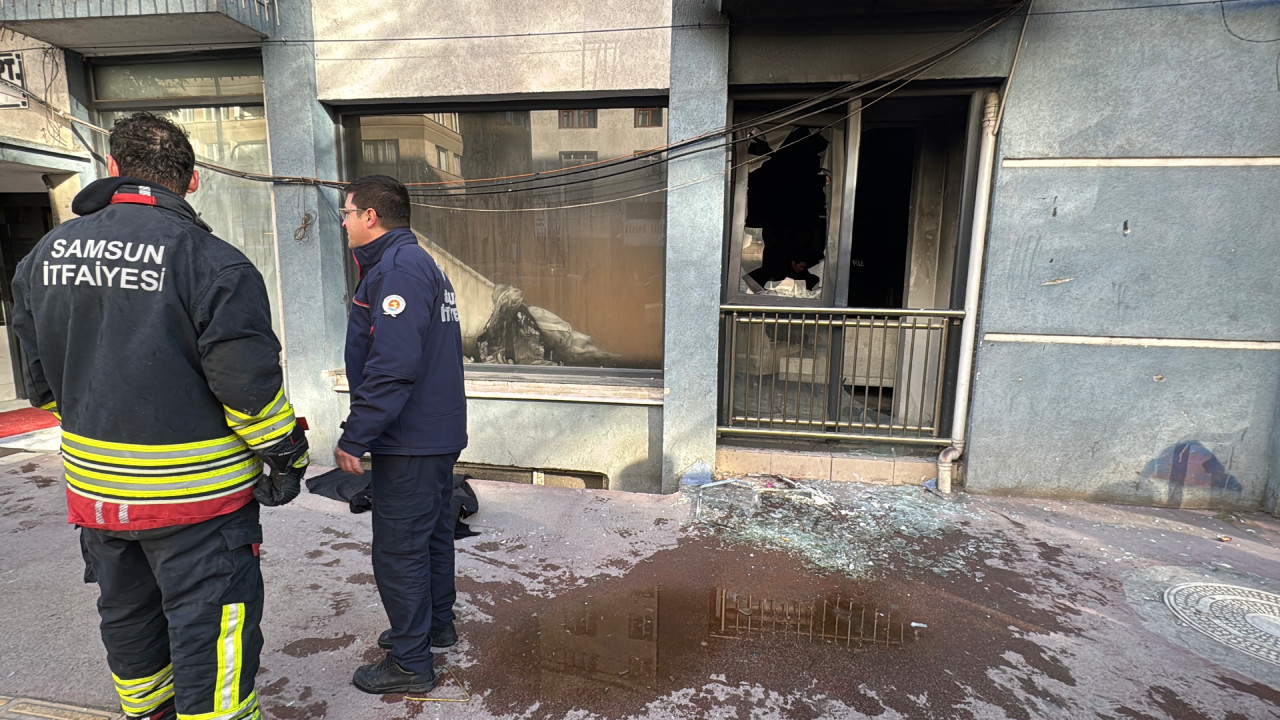 Komşu kavgası yangınla bitti: Sinirlenip kendi evini yaktı