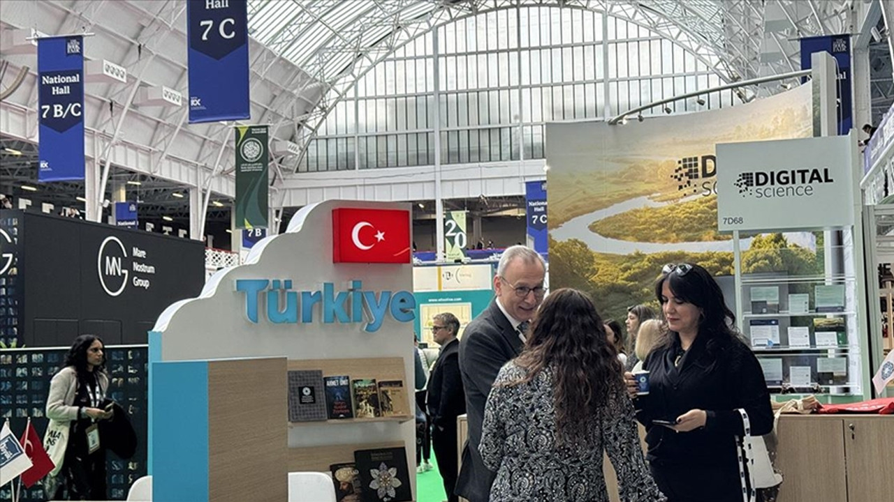 Türk Edebiyatı Londra Kitap Fuarı’nda ziyaretçilerle buluştu