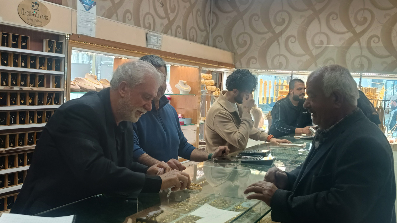 Altınları bozdururken gelen mucize: Halen şokta: 750 bin lirayı kendi elleriyle gönderecekti