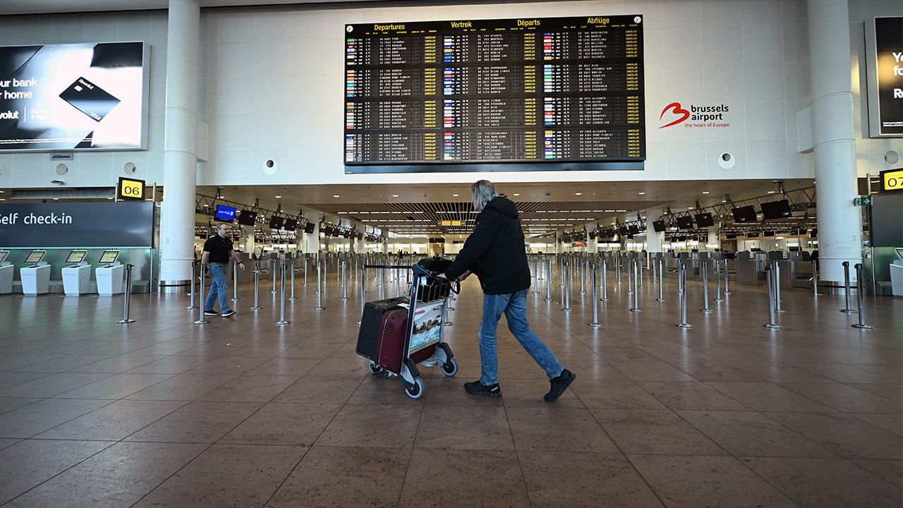 Avrupa’nın göbeğindeki grev hayatı felç etti: Toplu taşıma kilitlendi, uçuşlar durdu
