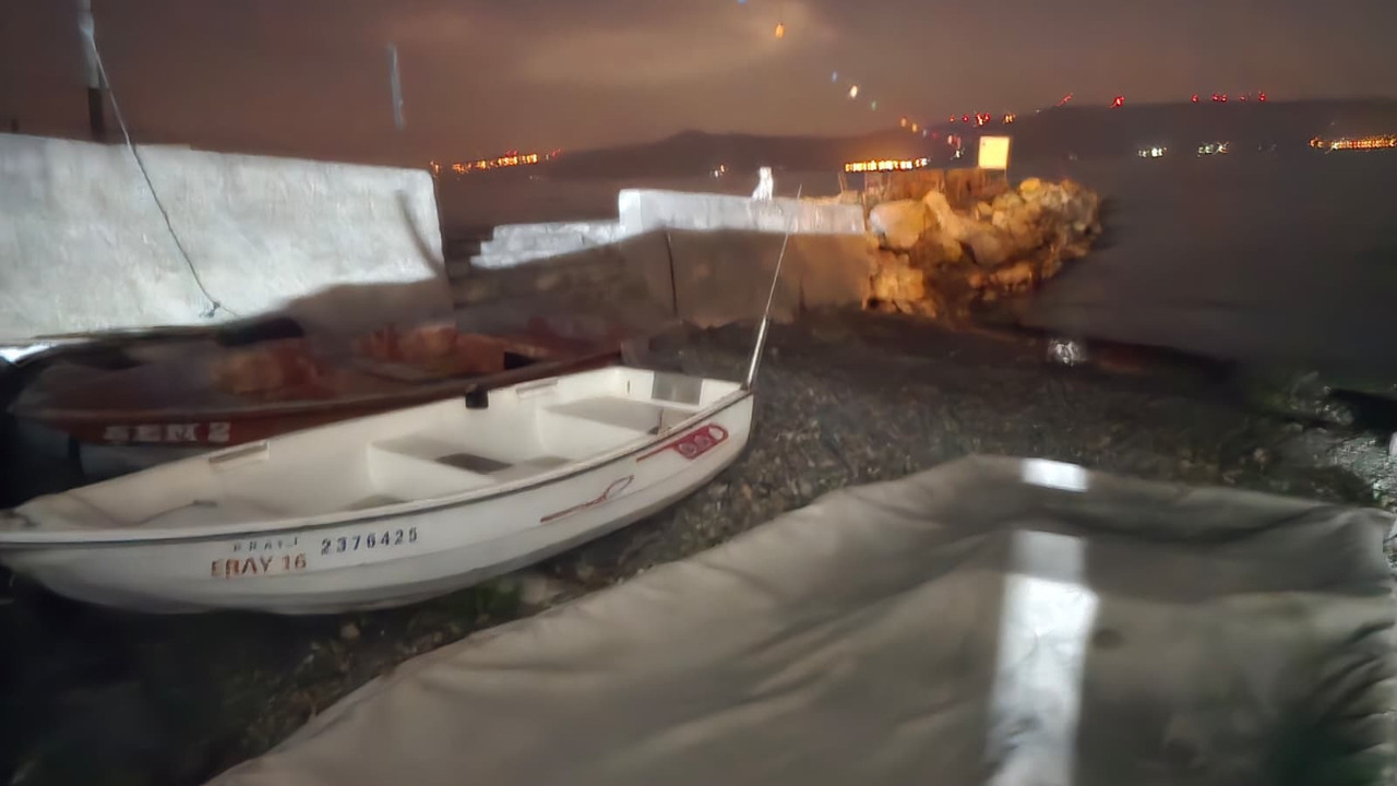 Bursa'da tekne battı: Baba ve oğlu kurtuldu