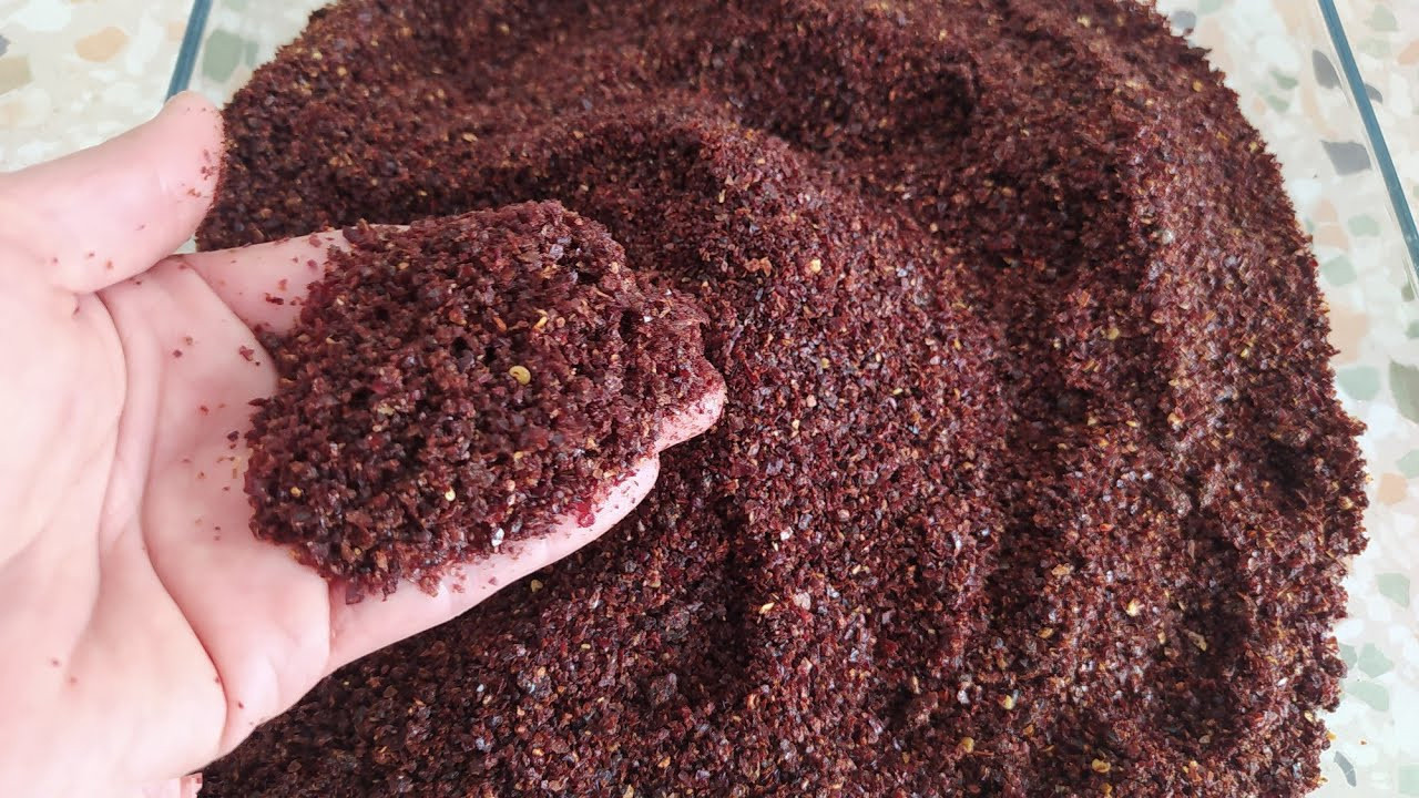 Çiğ köftenin sırrı isot: Tokmakla dövülen lezzet