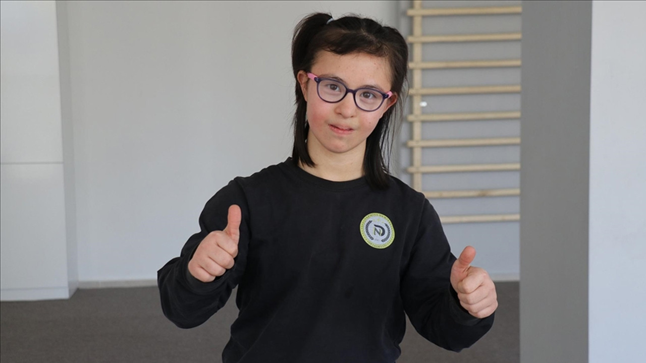 Down sendromlu Elif, atletizm pistlerinde çifte başarı elde etti