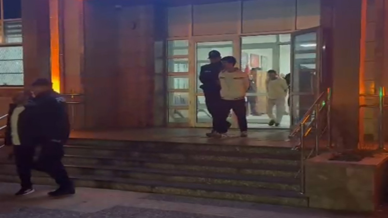 Firari baba ve iki oğlu saklandıkları yangın merdiveninde yakalandı