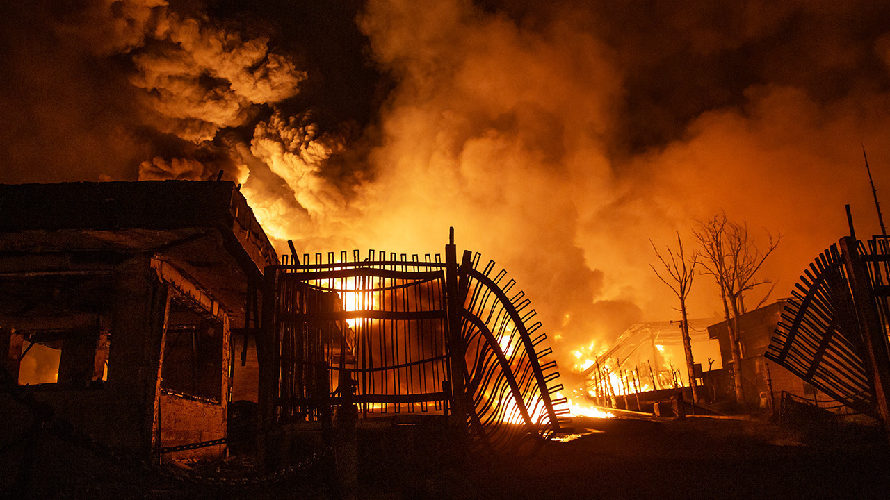 ABD-İsrail saldırısında çevre zararı: İran’daki petrol yangınları bölgeyi kirletti