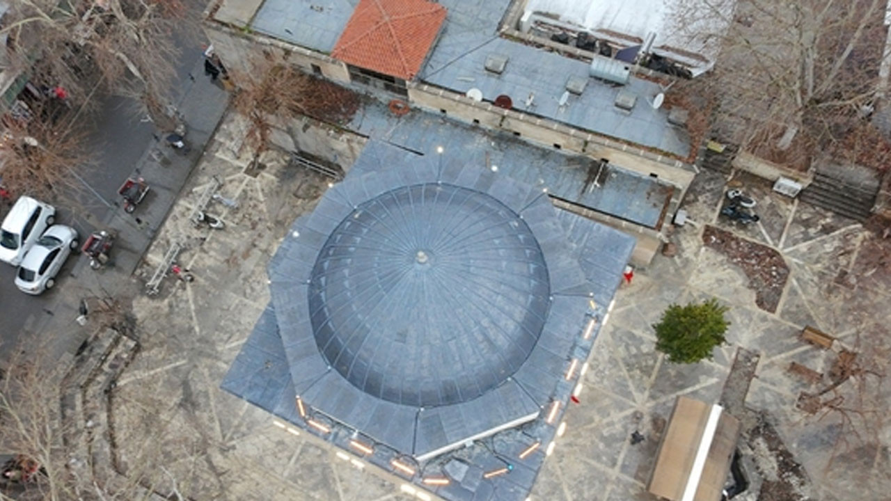 Depremde hasar alan Mevlevihane Cami ibadete açıldı