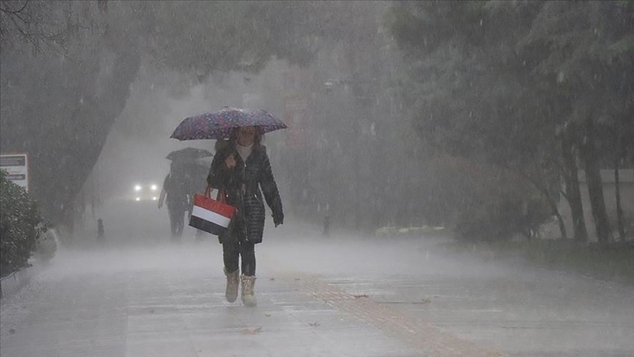 Hafta sonu hangi bölgelerde kuvvetli yağış var? Meteoroloji uzmanı tek tek açıkladı...