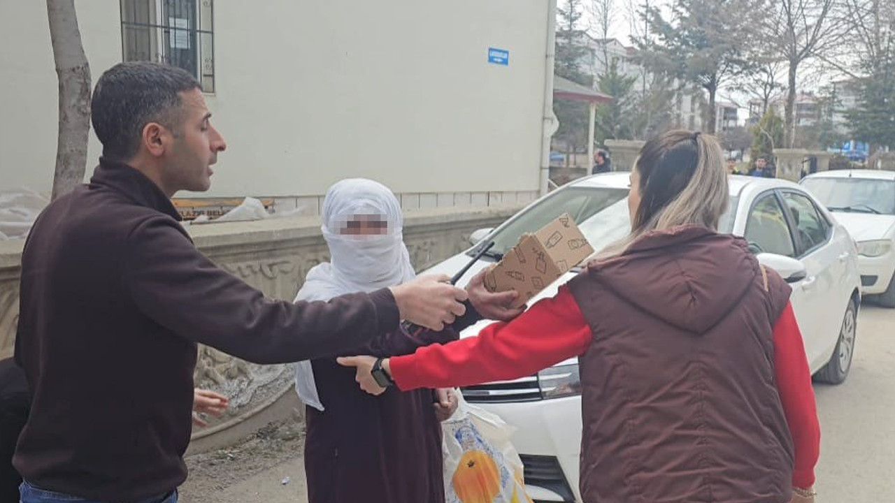 Yakalanınca hasadını zabıtaya teklif etti: Elazığ’da zabıta ile dilenci arasında ilginç diyalog