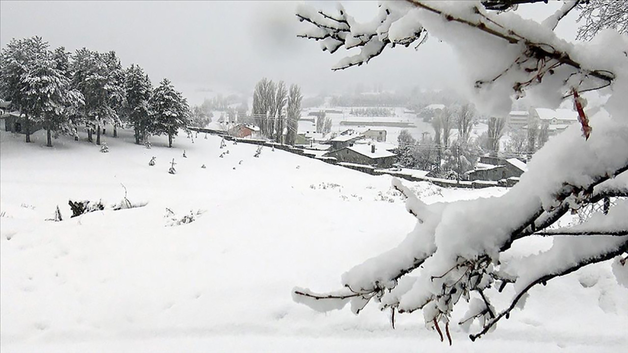 Doğu’yu beyaz örtü kapladı: Buz sarkıtları ve kar kaosu