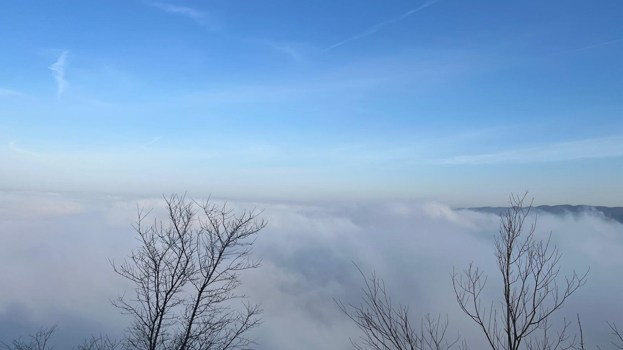 Sis bulutları Bolu Dağı’nı esir aldı: İstanbul-Ankara arası trafik görüş mesafesi düştü