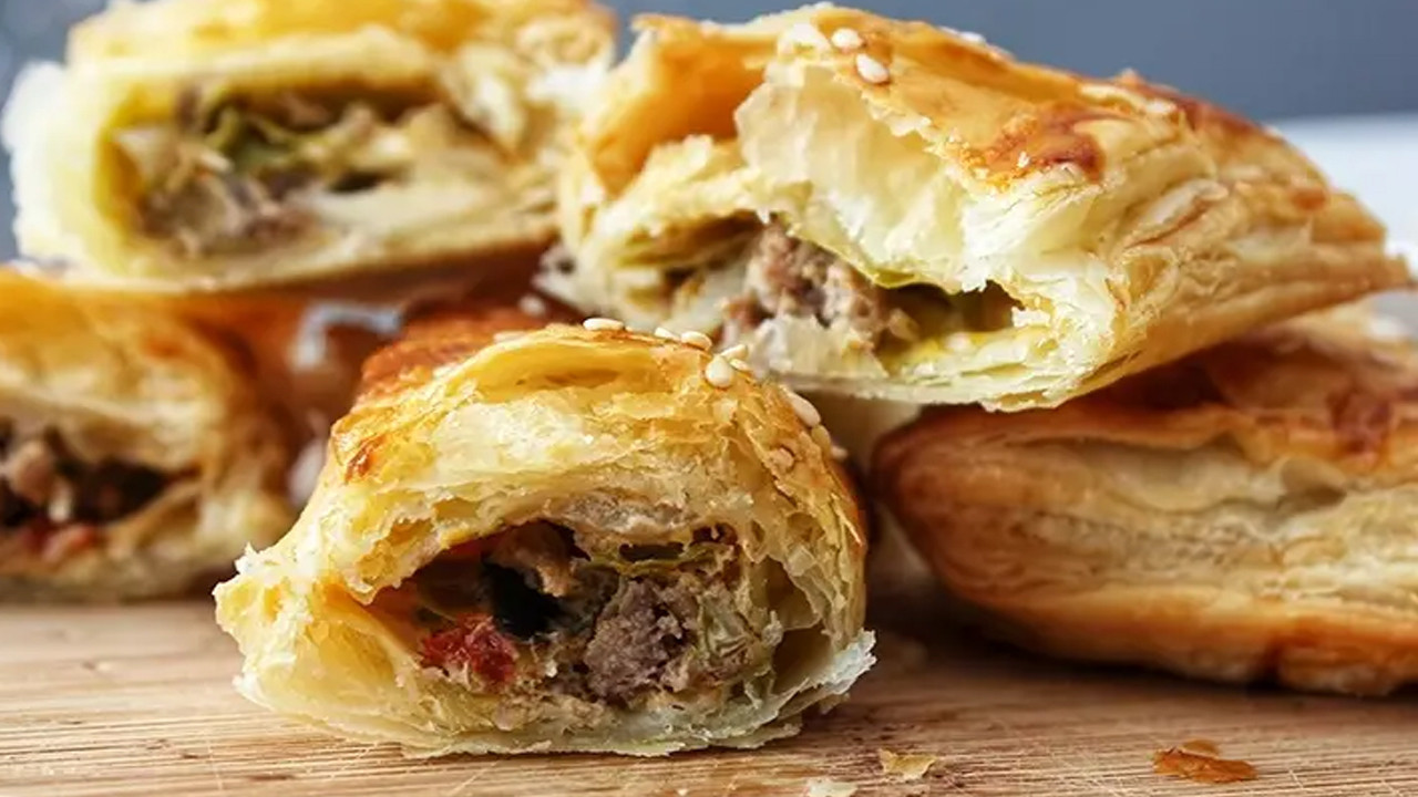 Çay saatinin kralı: Ev yapımı kıymalı milföy böreği