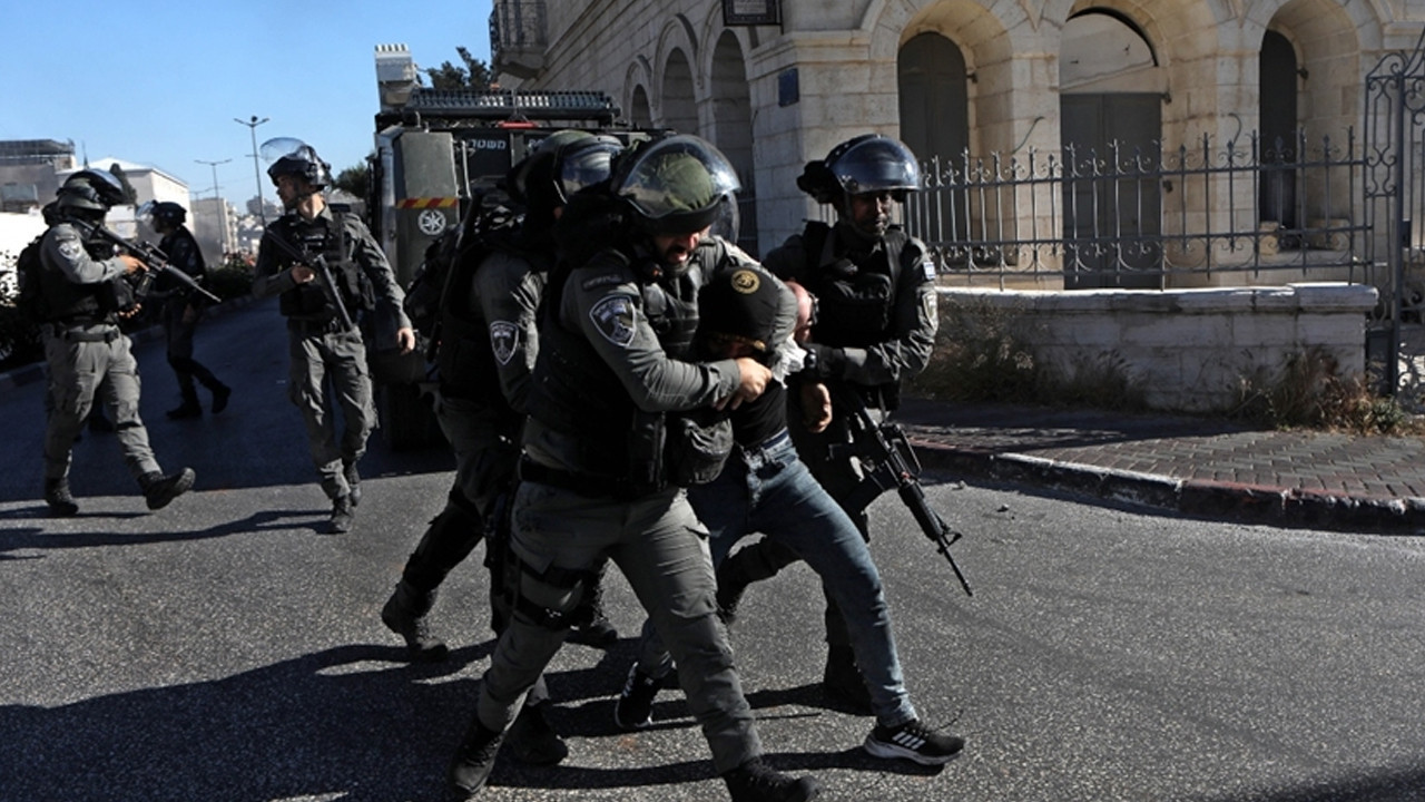 İsrail Batı Şeria'da 26 Filistinliyi gözaltına aldı