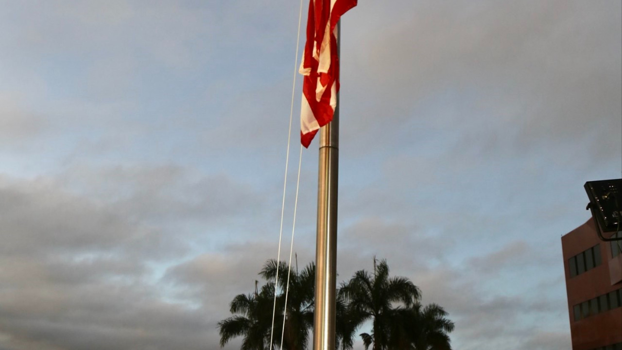 Karakas’ta 7 yıl sonra dikkat çeken görüntü: ABD bayrağı yeniden göndere çekildi