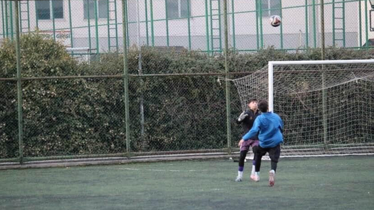 Maç oynarken arkadaşıyla çarpıştı böbreği parçalandı