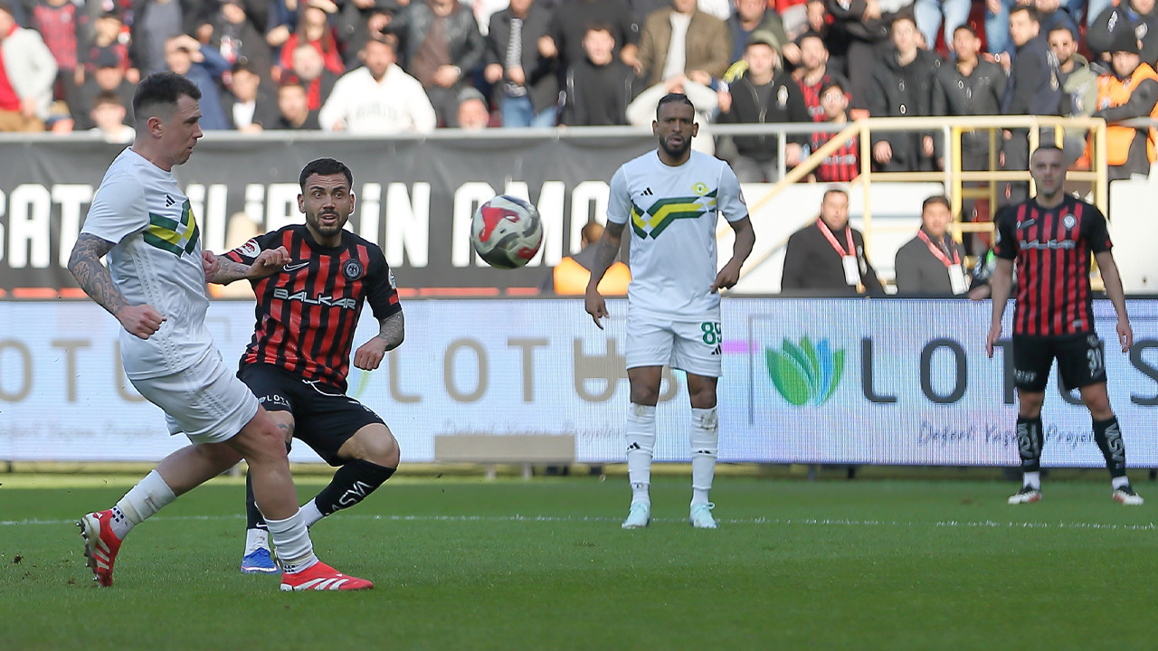 Çorum FK Esenler Erokspor'un 15 maçlık yenilmezlik serisine son verdi