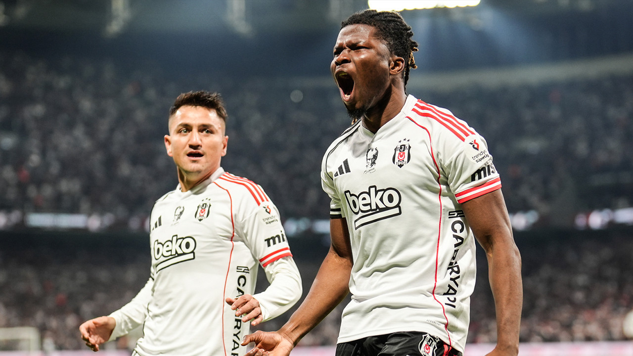 El Bilal Toure Beşiktaş taraftarlarına seslendi: 'O aptallar gibi olmayın'