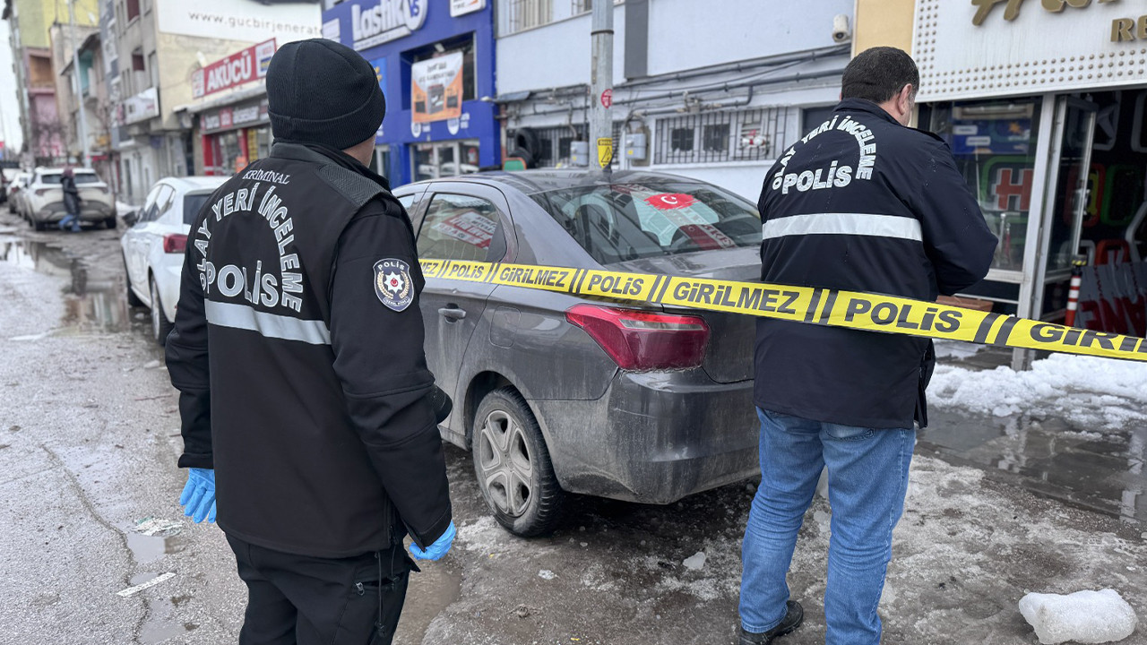 Erzurum'da çatıdan bir kişinin üzerine kar kütlesi düştü