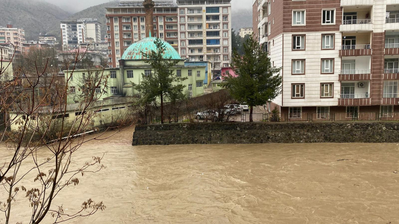Siirt'i sağanak vurdu
