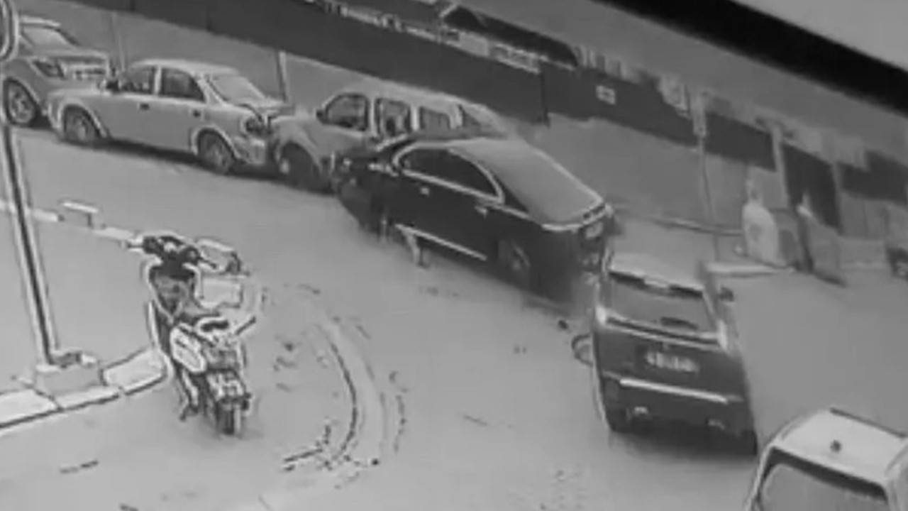 Feci kaza: 5 araç birbirine girdi