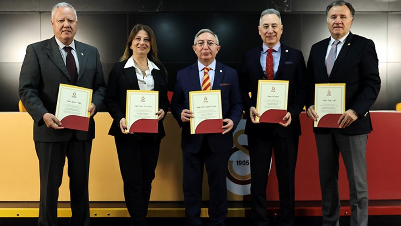 Galatasaray’da divan kurulu mazbataları teslim edildi