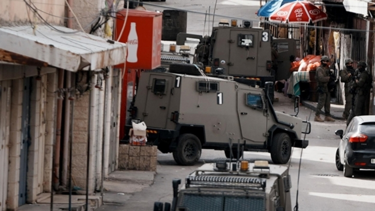 İsrail, Batı Şeria'daki Amari Mülteci Kampı'na baskın düzenledi