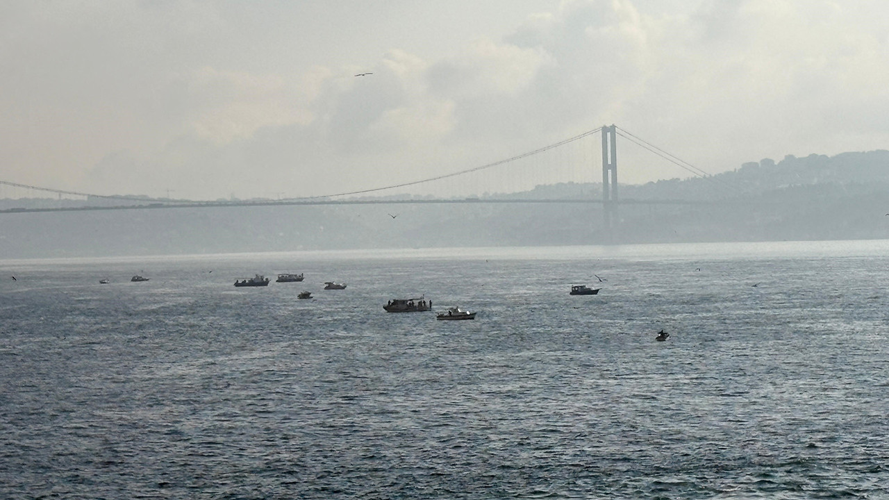 İstanbul Boğazı’nda sis alarmı: Trafik durdu