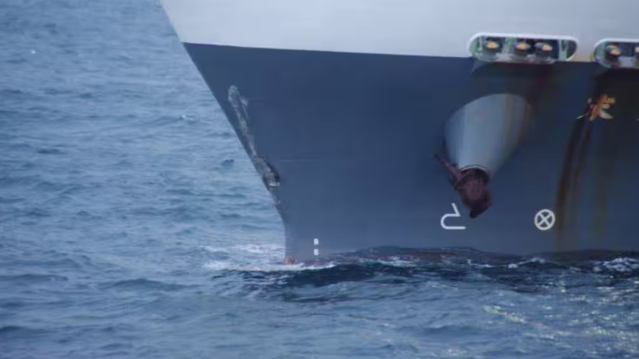 Balıkçı teknesiyle yük gemisi çarpıştı: 4 kişi hayatını kaybetti