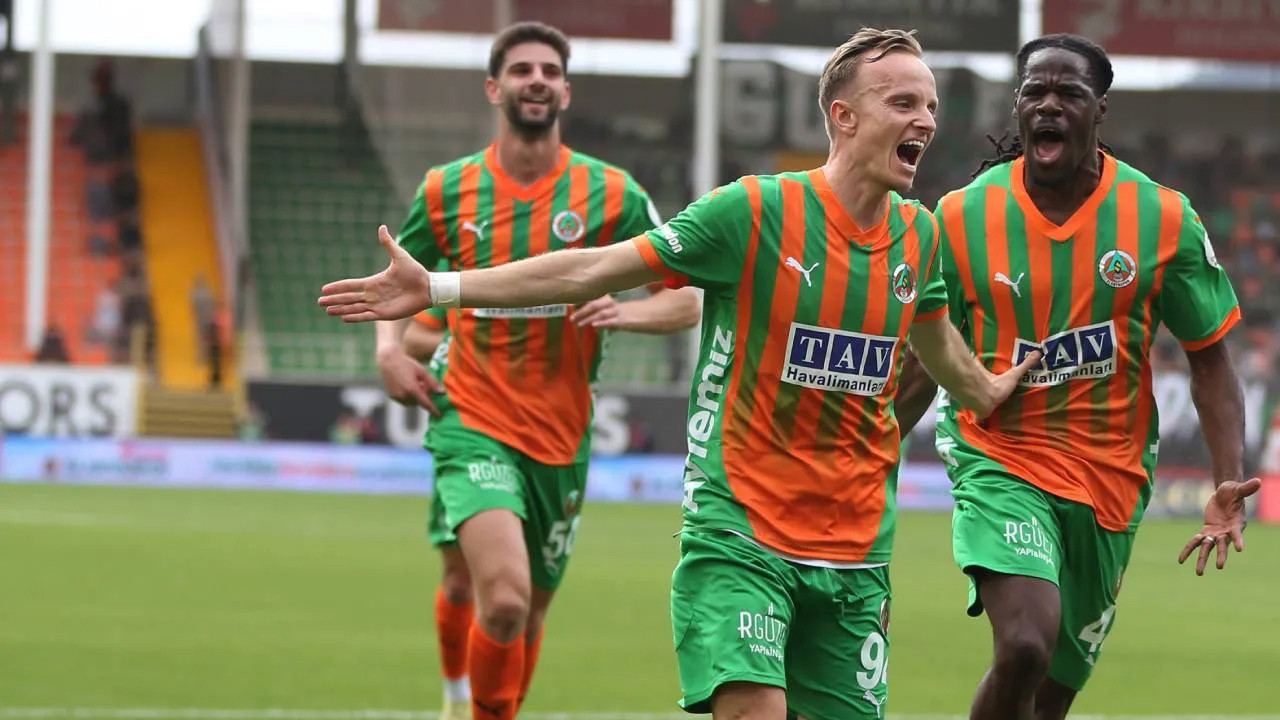 Alanyaspor, Kocaelispor'a fark attı: Hadergjonaj maçta yıldızlaştı