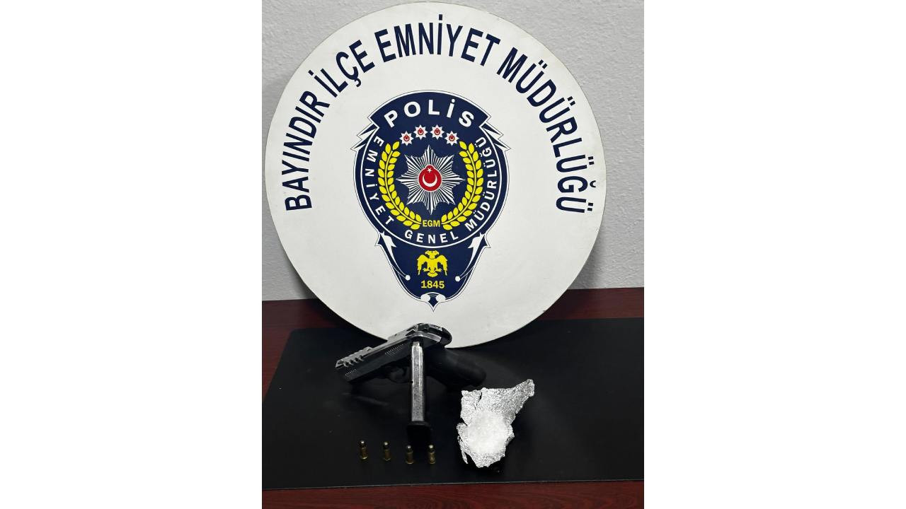 İzmir’de iş yerine baskın: Uyuşturucu ve silah ele geçirildi