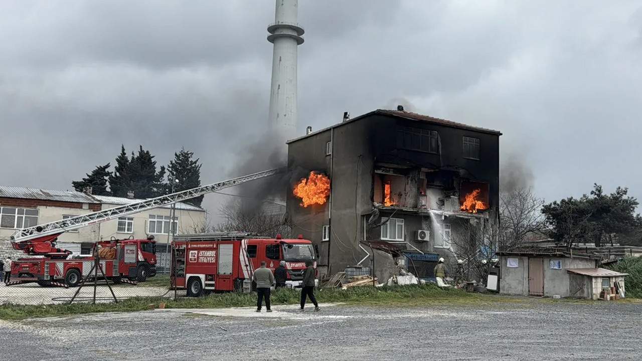 Büyükçekmece’de korkutan yangın: 6 kişi hastaneye kaldırıldı
